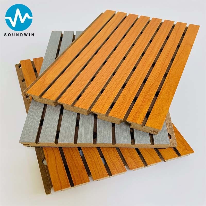 Materiali assorbitori di suono Veneer in legno a scanalatura pannello acustico per la sala conferenze